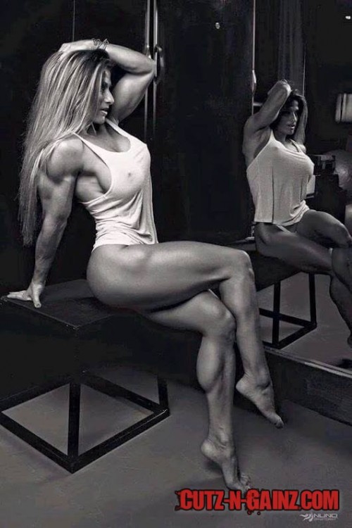 Die Bodybuilderin Maria Garcia aus Spanien zeigt sexy Muskeln